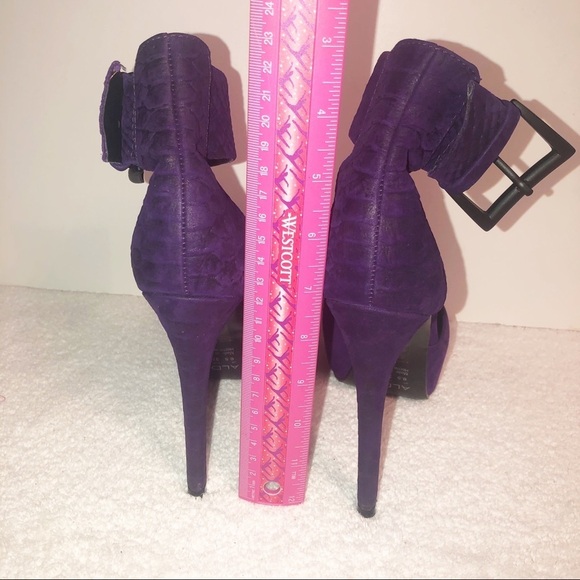 Aldo suede large buckle heel - Picture 8 of 11
